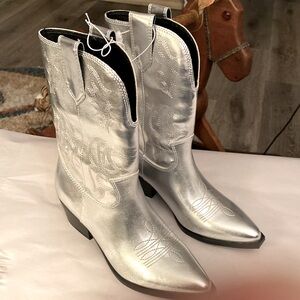 Indigo Metallic  Silver Cowgirl Boots Size 7